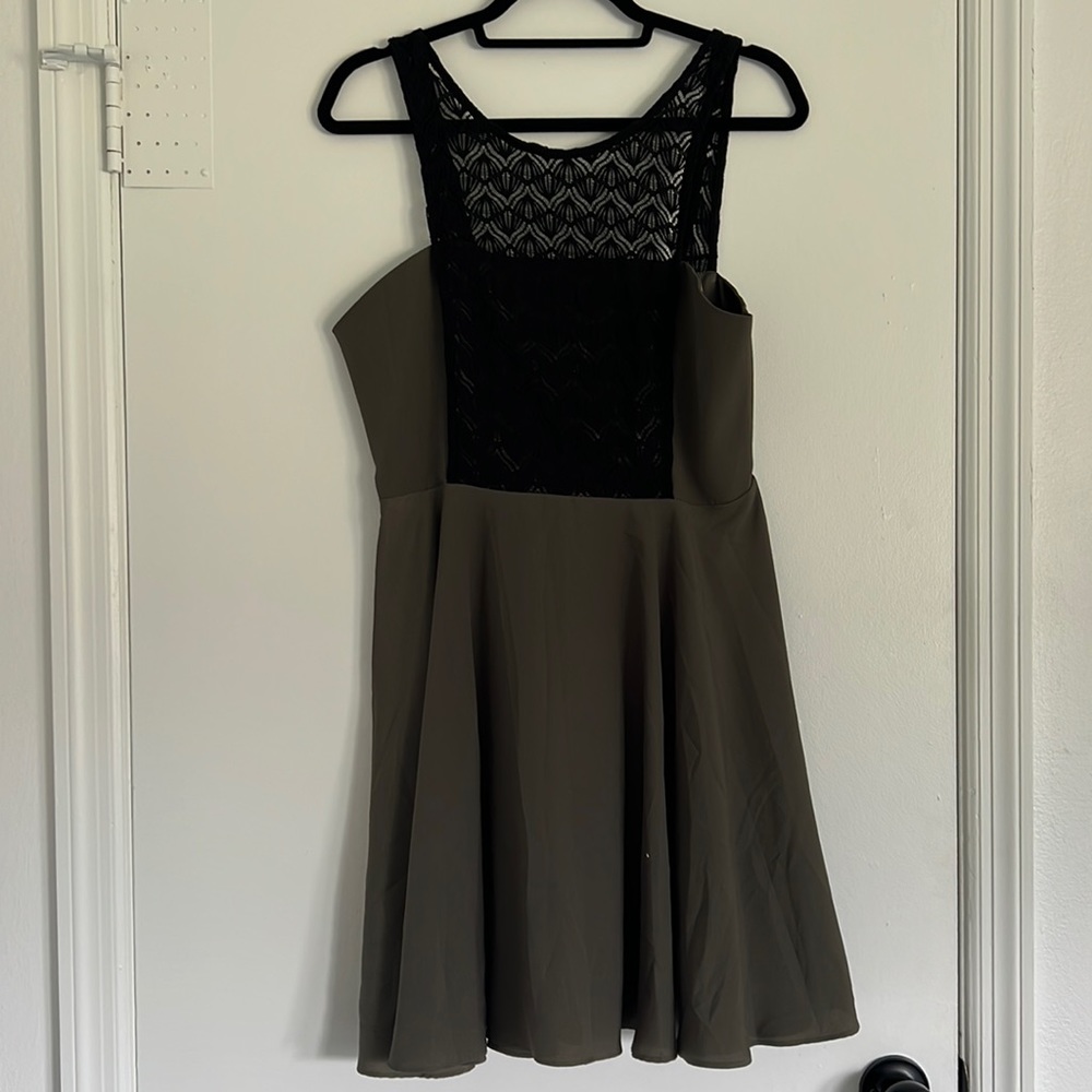 Green flowy dress with black lace detail on bodice